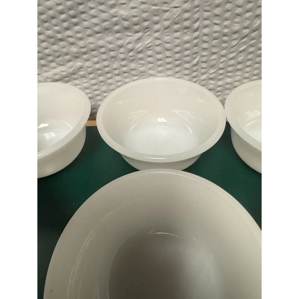 Vintage Set Of 7 Milk Glass 6 Oz Dessert Or Custard Bowels Made‎ In The USA